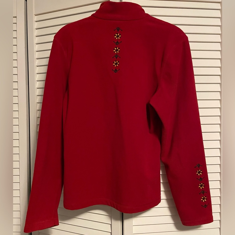 Sahalie light weight women’s jacket with 1/4 zip front. Red, size small.